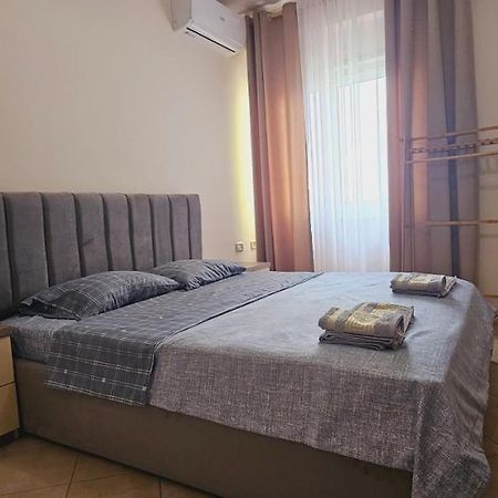 טיראנה New Bazaar Side Bliss 2 Bed Room Apt With Free Garage מראה חיצוני תמונה