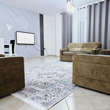 טיראנה New Bazaar Side Bliss 2 Bed Room Apt With Free Garage מראה חיצוני תמונה