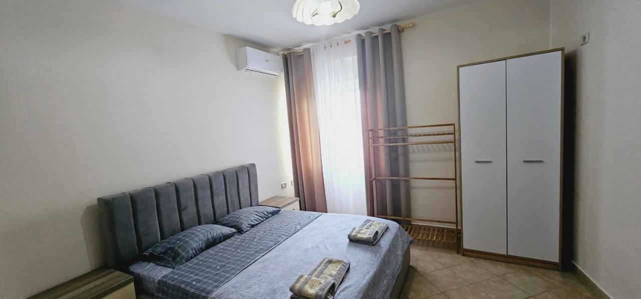 טיראנה New Bazaar Side Bliss 2 Bed Room Apt With Free Garage מראה חיצוני תמונה