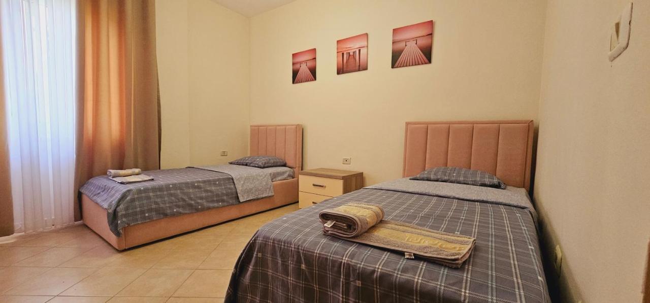 טיראנה New Bazaar Side Bliss 2 Bed Room Apt With Free Garage מראה חיצוני תמונה