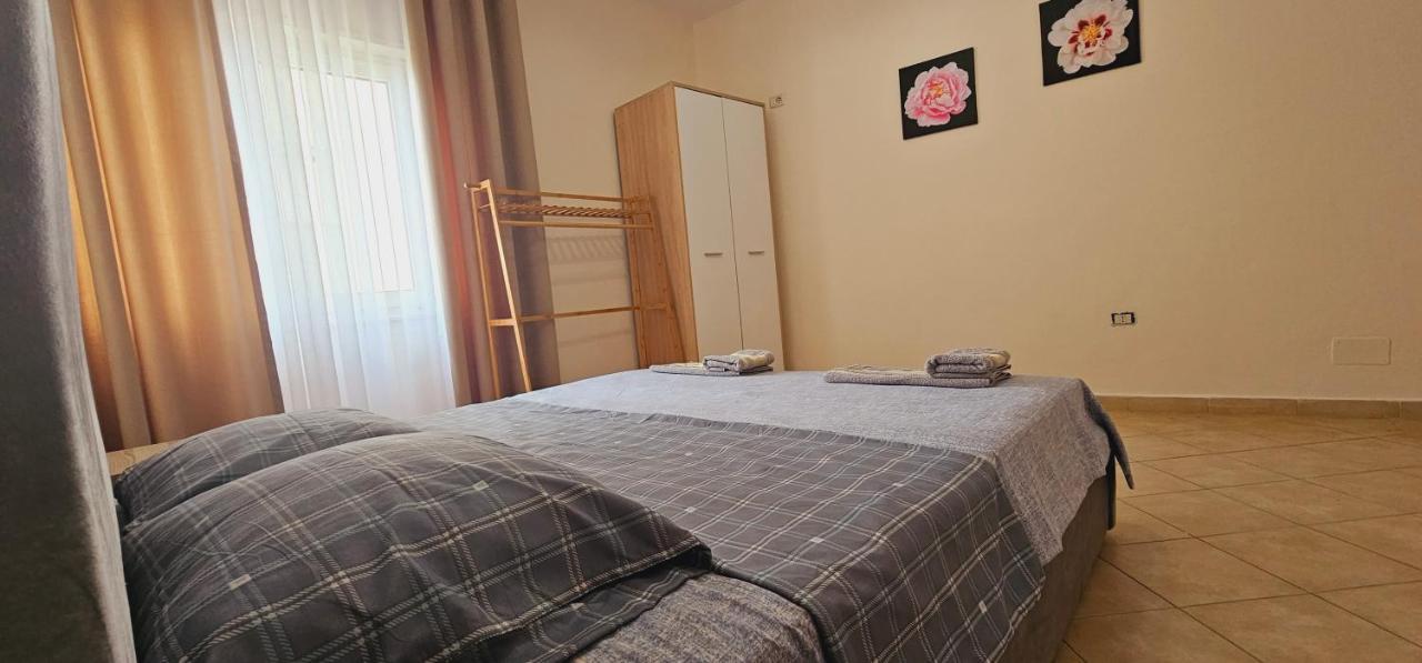טיראנה New Bazaar Side Bliss 2 Bed Room Apt With Free Garage מראה חיצוני תמונה