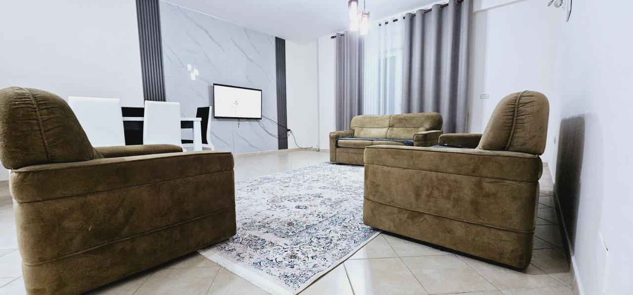 טיראנה New Bazaar Side Bliss 2 Bed Room Apt With Free Garage מראה חיצוני תמונה