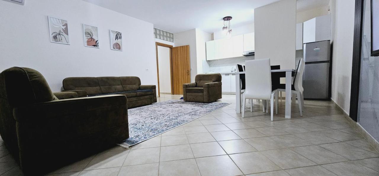 טיראנה New Bazaar Side Bliss 2 Bed Room Apt With Free Garage מראה חיצוני תמונה