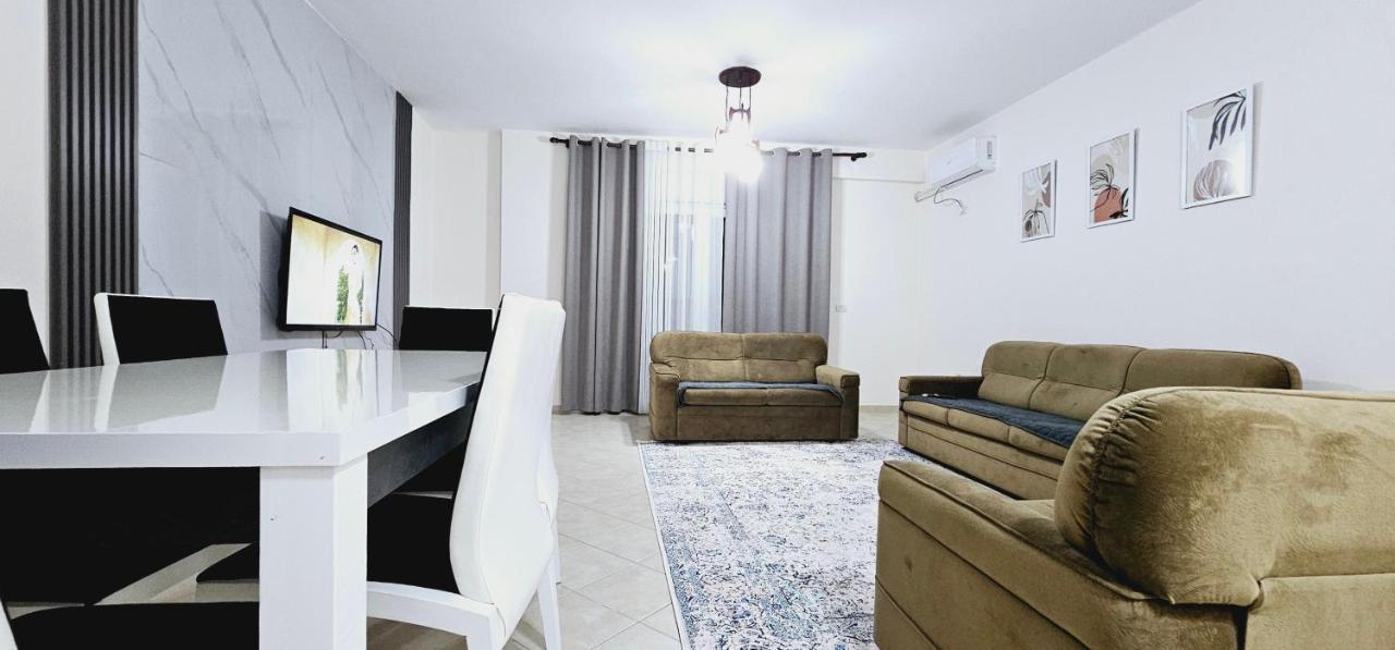 טיראנה New Bazaar Side Bliss 2 Bed Room Apt With Free Garage מראה חיצוני תמונה