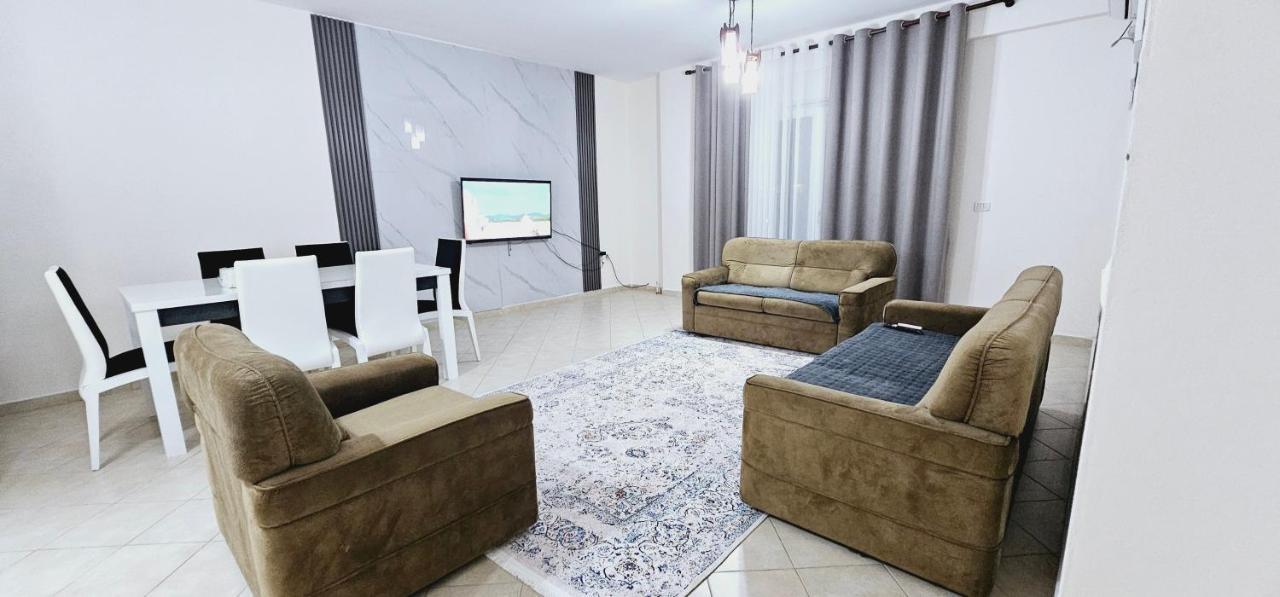 טיראנה New Bazaar Side Bliss 2 Bed Room Apt With Free Garage מראה חיצוני תמונה